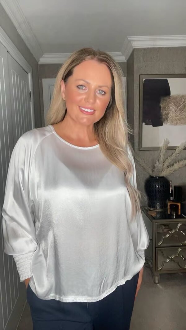 Cuffed satin top