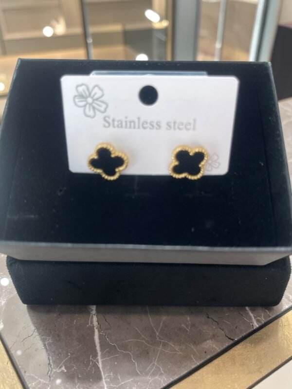 Clover stud earring